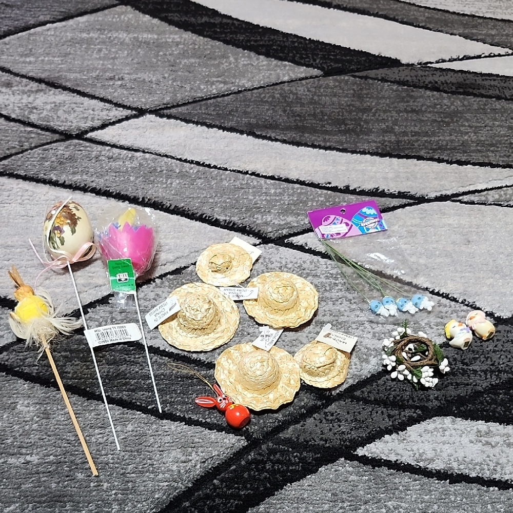 VINTAGE EASTER THEMED CRAFTS & MINI STRAW HATS BUNDLE